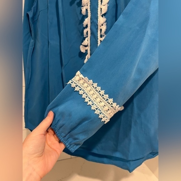 Line & Dot Long Sleeve Boho Tassel Shirt. Size Medium. NWT!! - Picture 7 of 10